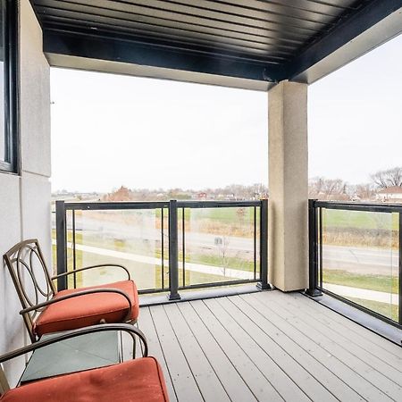 Modern Hamilton Homes Lake Ontario Shore By Globalstay Buitenkant foto