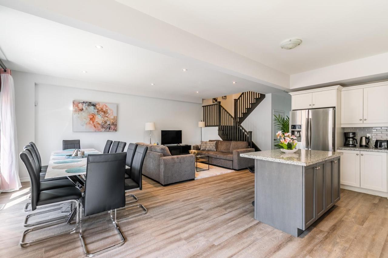 Modern Hamilton Homes Lake Ontario Shore By Globalstay Buitenkant foto