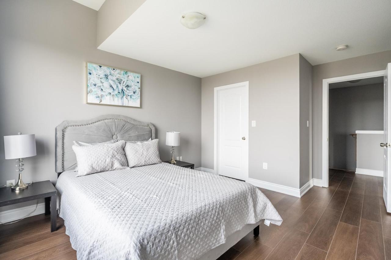 Modern Hamilton Homes Lake Ontario Shore By Globalstay Buitenkant foto