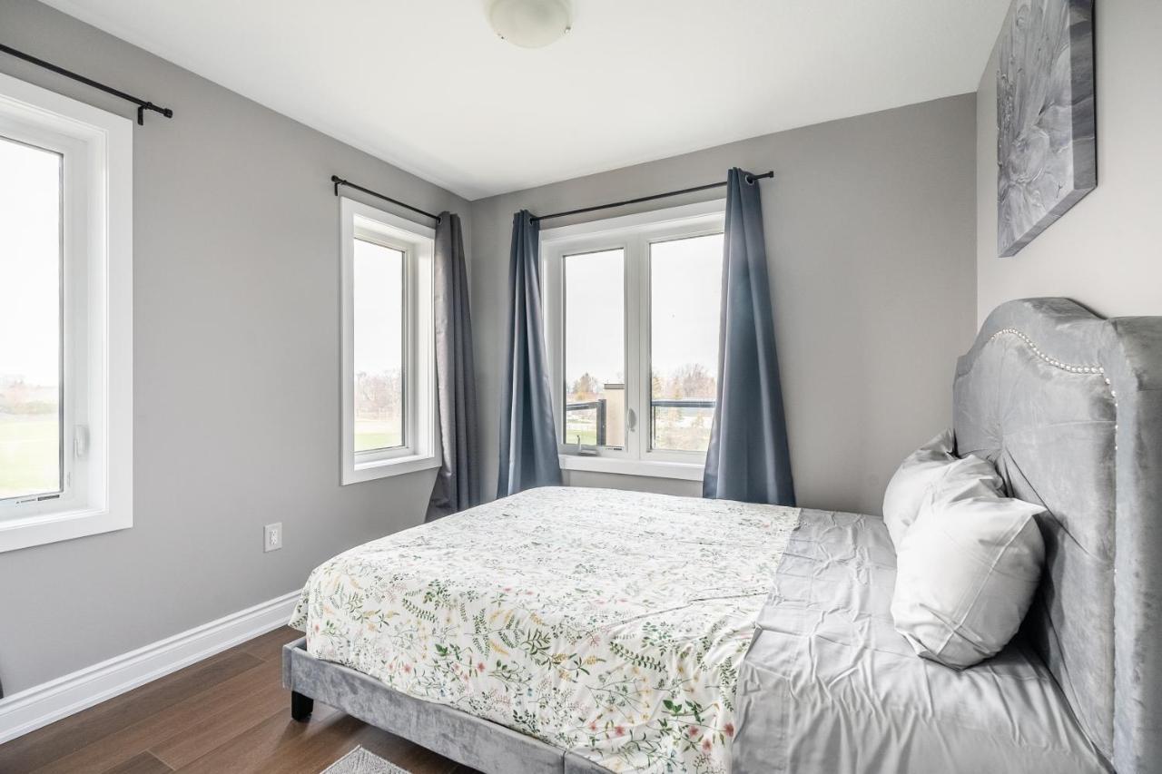Modern Hamilton Homes Lake Ontario Shore By Globalstay Buitenkant foto