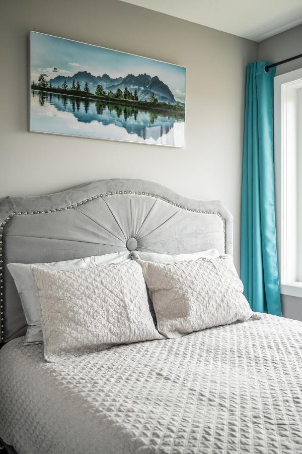Modern Hamilton Homes Lake Ontario Shore By Globalstay Buitenkant foto