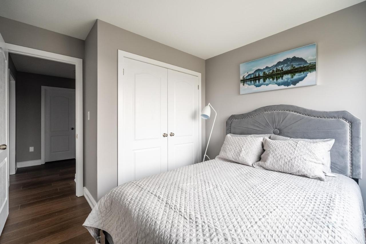 Modern Hamilton Homes Lake Ontario Shore By Globalstay Buitenkant foto